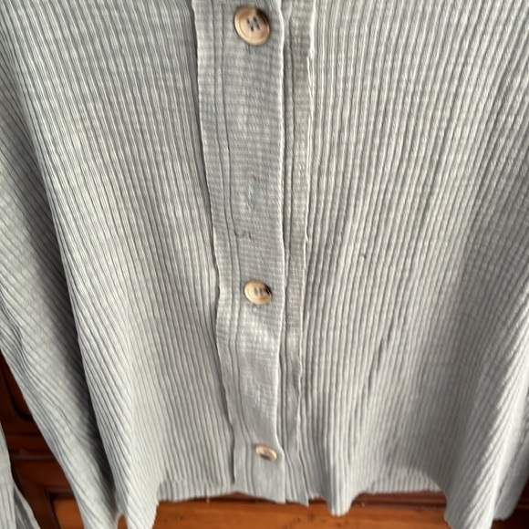 Hem & Thread Women’s Sage Scoop Neck Top With Buttons Size Medium NEW - Picture 4 of 8